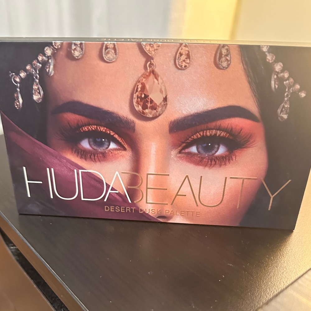 Huda Beauty Desert Dusk Palette